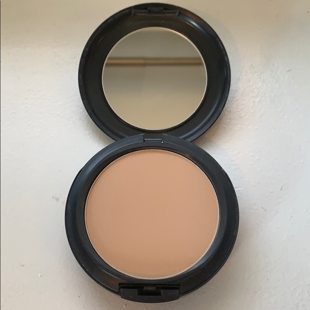 Never Used MAC Studio Fix Powder N22